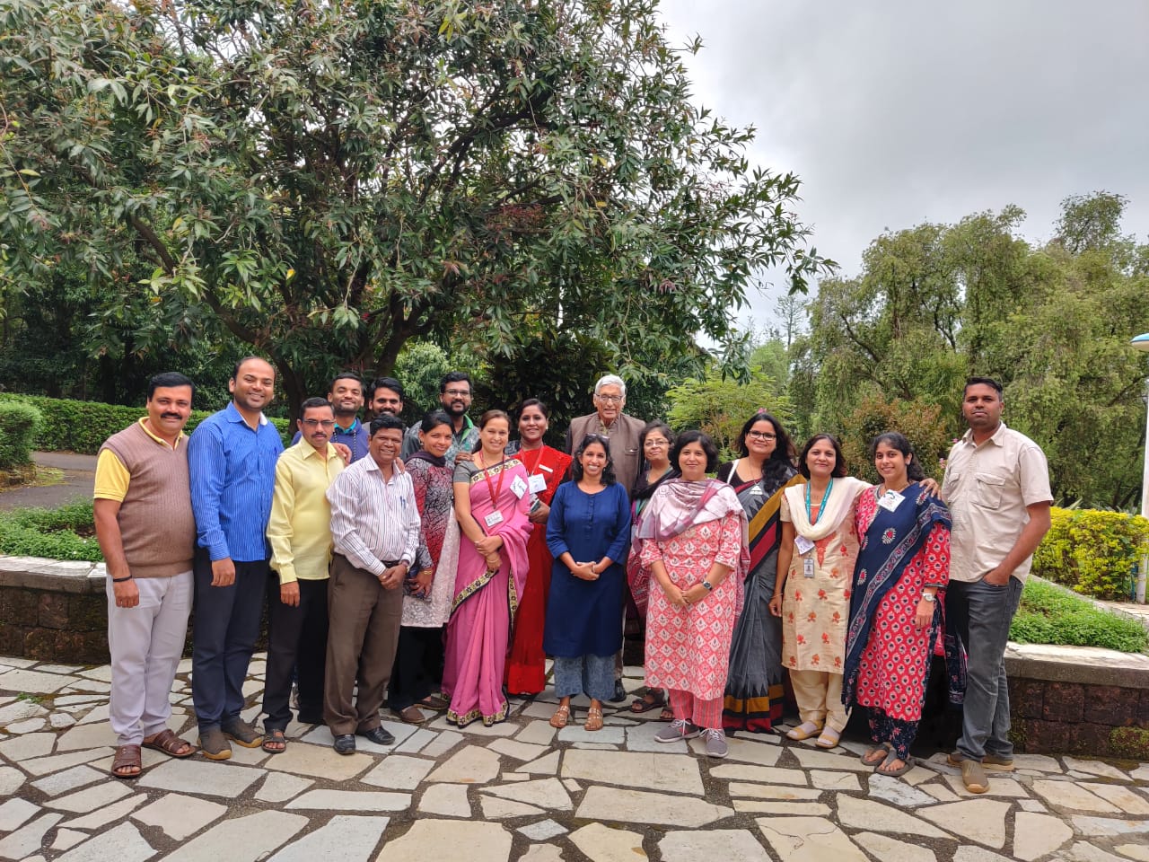 Teachers and Grampari team with Profesor Rajmohan Gandhi